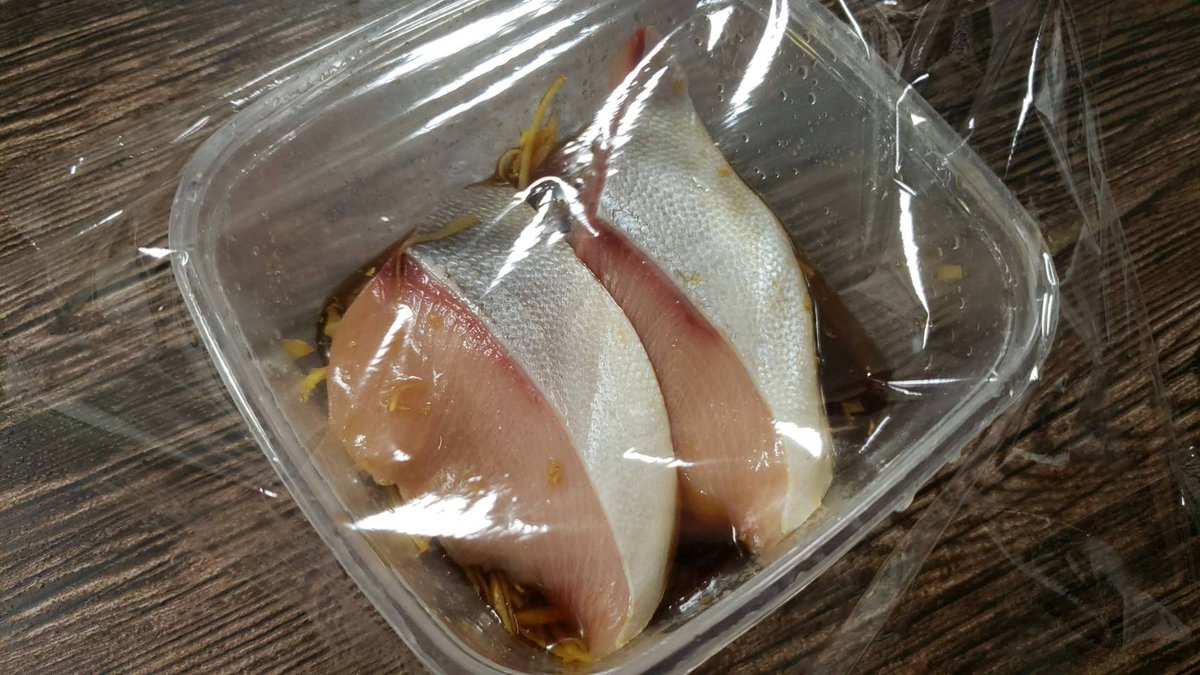 リュウジ 料理のおにいさんバズレシピ レンジでこんなにふっくら旨い煮付けが出来るのかと驚く仕上がりです 料理が不得意な方にこそ試してほしい レンジでブリの煮付け 容器にめんつゆ大2 酒小1 砂糖小1 生姜5g混ぜブリ160g入れ600w1分半 ひっ リュウジ 料理のおにいさんバズレシピ レンジでこんなにふっくら旨い煮付けが出来るのかと驚く仕上がりです 料理が不得意な方にこそ試してほしい レンジでブリの煮付け 容器にめんつゆ大2 酒小1 砂糖小1 生姜5g混ぜブリ160g入れ600w1分半 ひっ