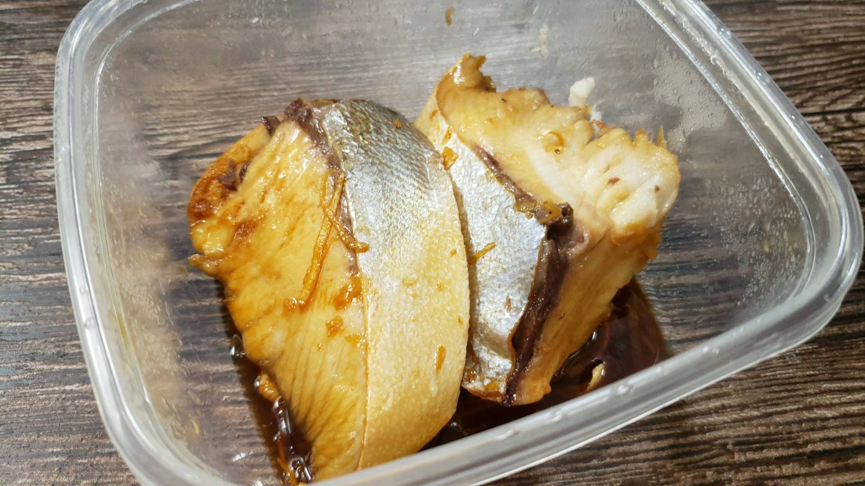 リュウジ 料理のおにいさんバズレシピ レンジでこんなにふっくら旨い煮付けが出来るのかと驚く仕上がりです 料理が不得意な方にこそ試してほしい レンジでブリの煮付け 容器にめんつゆ大2 酒小1 砂糖小1 生姜5g混ぜブリ160g入れ リュウジ 料理のおにいさんバズレシピ レンジでこんなにふっくら旨い煮付けが出来るのかと驚く仕上がりです 料理が不得意な方にこそ試してほしい レンジでブリの煮付け 容器にめんつゆ大2 酒小1 砂糖小1 生姜5g混ぜブリ160g入れ