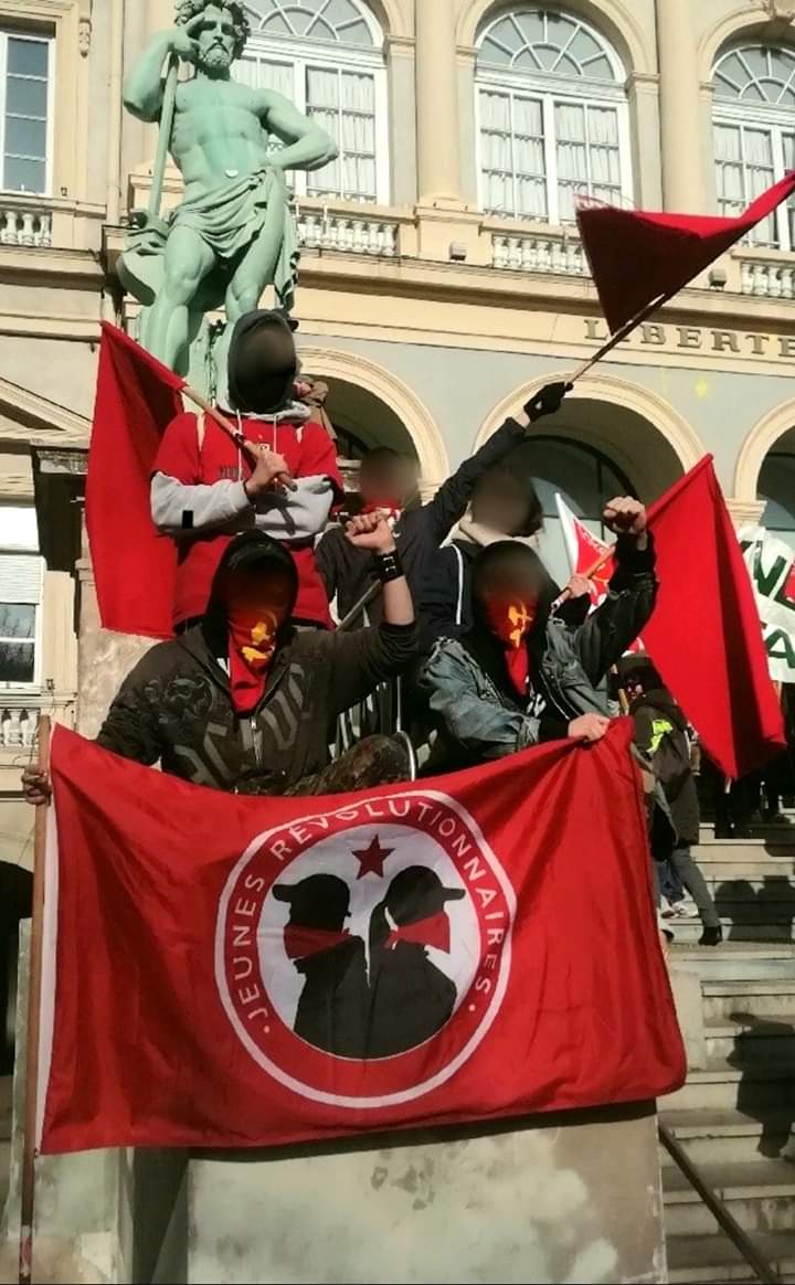 JR_EF_'s tweet image. Les JR de Saint-Étienne, en manifestation et sur un tractage dans le lycée Honoré d'Urfé !