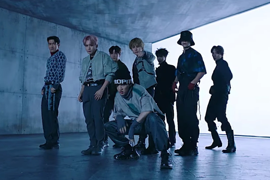 soompi's tweet photo. WATCH: #SuperJunior Makes Confident Return With MV For "#2YA2YAO!" Produced By #Zico
https://t.co/nB4zXx9NFx https://t.co/ERHYVGLGzl