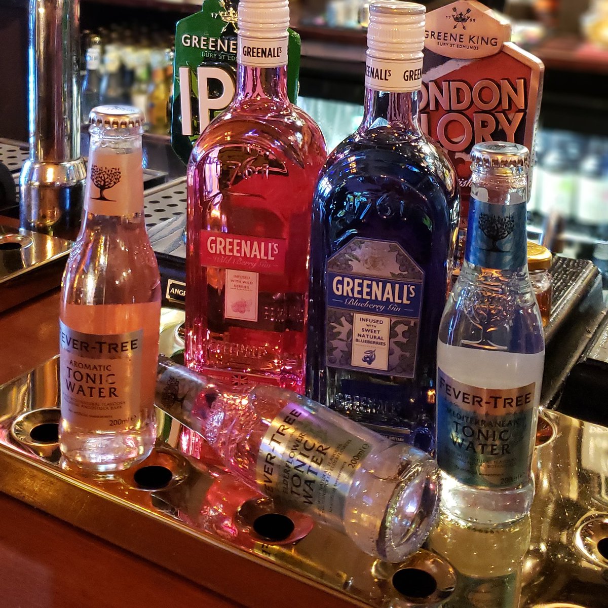 twochairmen's tweet photo. @twochairmen #gin https://t.co/VtvMpQE88V