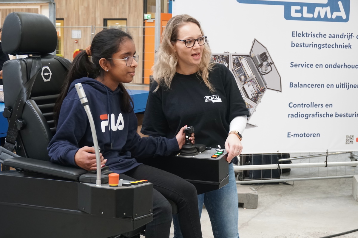 ELMAbv's tweet photo. Jongeren enthousiasmeren voor mooie banen in de techniek! Daar maken wij ons als Elma Technology graag sterk voor! Daarom stonden wij vorige week op 'De #WeekvdTechniek 2020’, initiatief van @techneteemland . Meer: https://t.co/rY05yp7IqH https://t.co/LSu63bMX4G
