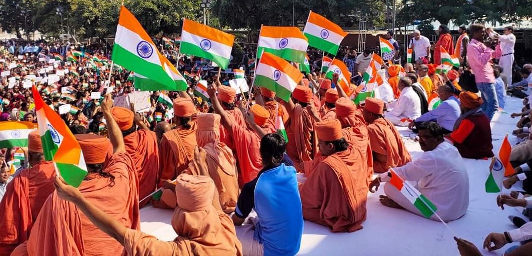 jigar_sitapara's tweet image. We support #CAA_NRC_support 
#CAA_NRC_NPR
जो देश से करे प्यार
वो #CAA के साथ ।।
@narendramodi
@AmitShah
@HMOIndia 
@vijayrupanibjp
@VinodChavdaBJP 
@Nimaben_BJP @VasanbhaiGAhir @Divya_Bhaskar @ZeeNewsHindi 
@abpasmitatv @CMOGuj