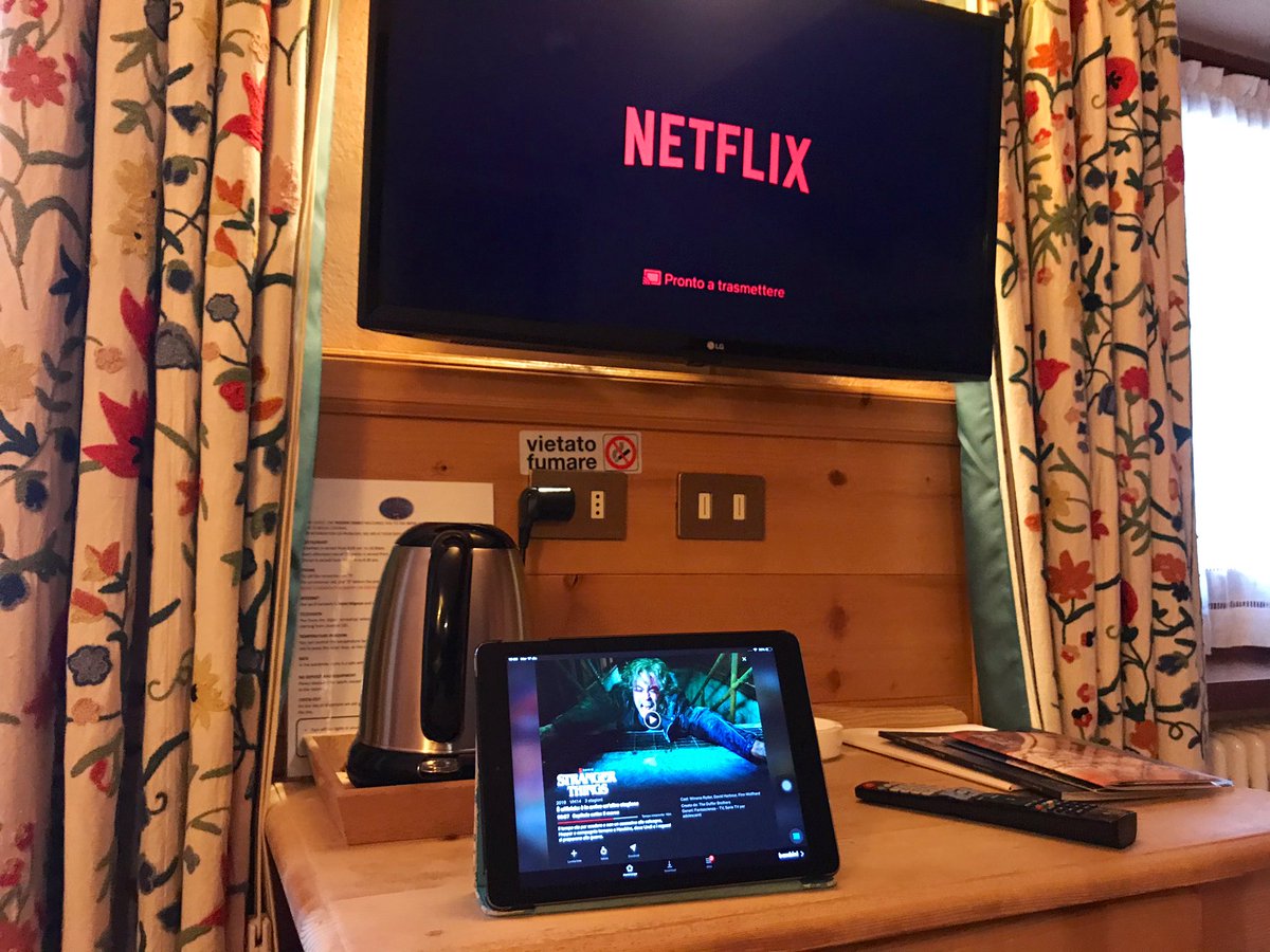 Maximilianmini's tweet photo. Offrire lo streaming e il mirroring, i primi dati dopo un mese di utilizzo. Il 50% dei clienti utilizza il servizio #casttotv ! In hotel come a casa all’Hotel Mignon! #screenmirroring #chromecast #netflix #RaiPlay #spotify #cervinia #cervinoskiparadise #fibertelecom @MeynetMonica https://t.co/CzRgh3qcfL