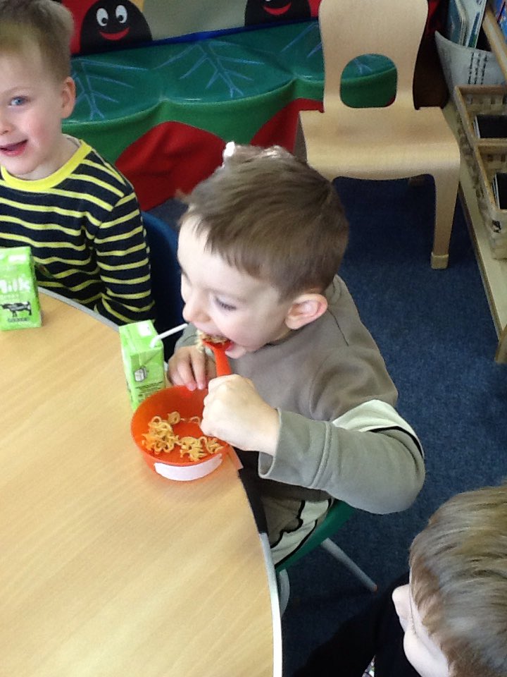 MrsSmith_mlp's tweet photo. We loved tasting Chinese style food as we were learning about Chinese New Year. Lots to discuss! @MabLanePri https://t.co/exVaoEPjU5