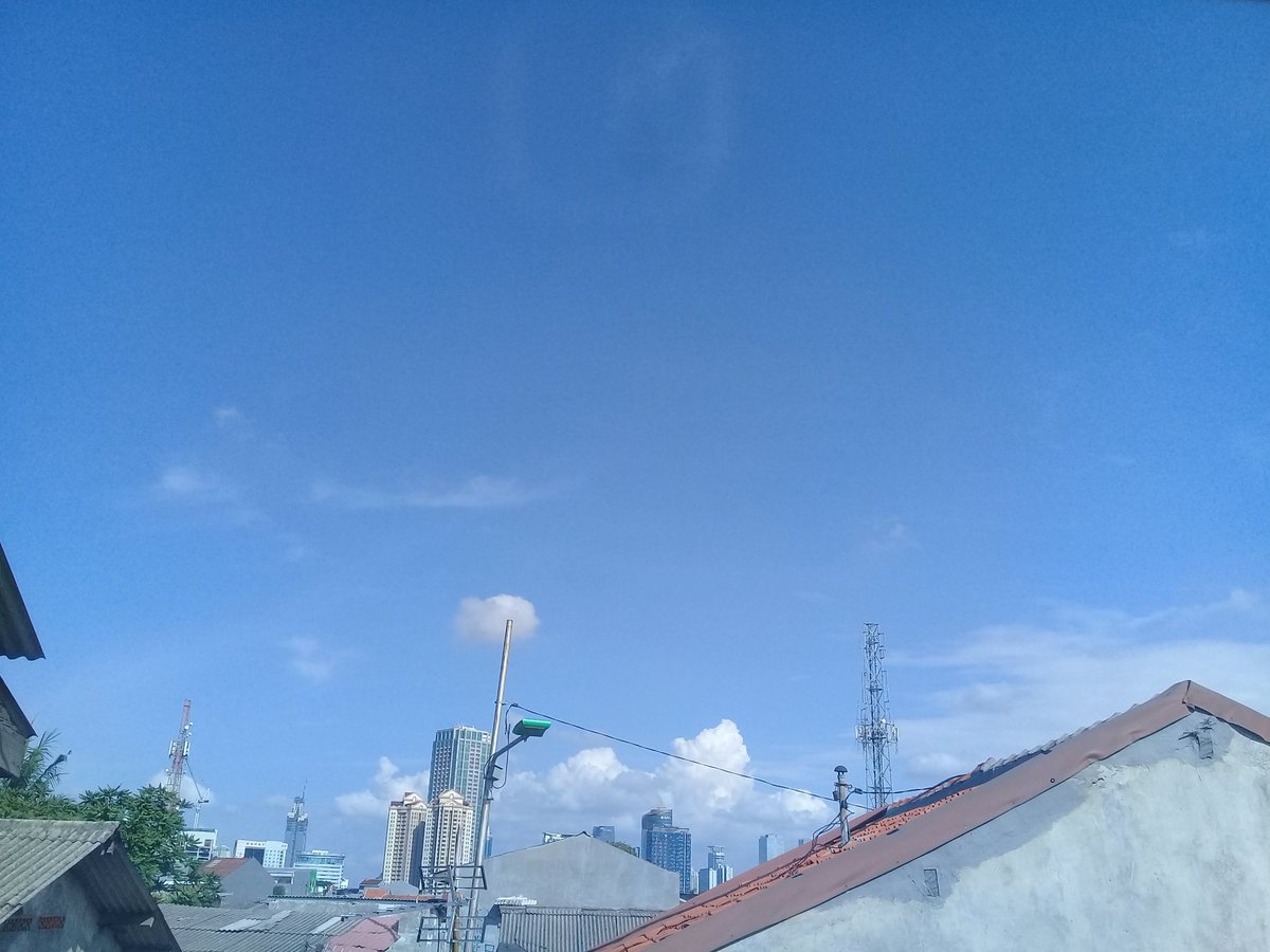 dearsdiane's tweet photo. #JakartaLangitBiru https://t.co/gwLjEoSupw