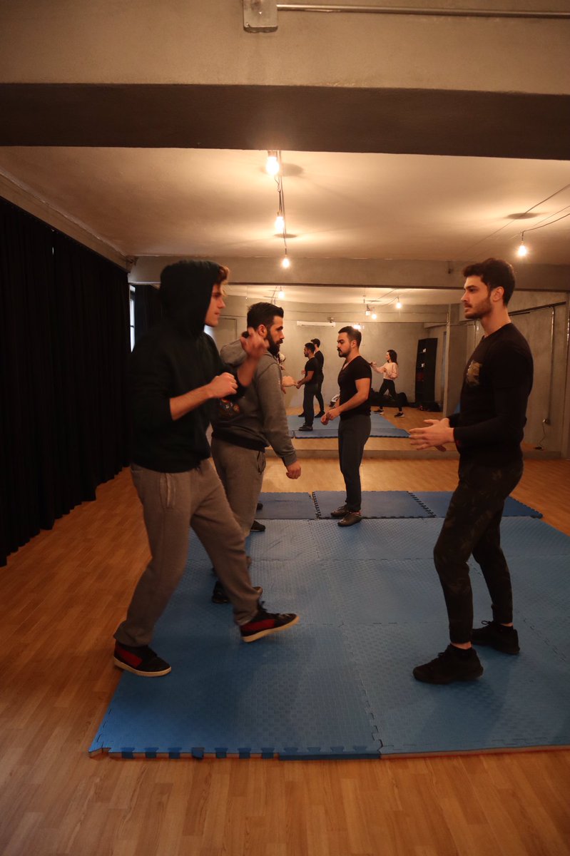 famelogacademy's tweet photo. Sahne Dövüş Teknikleri Workshopu’muzdan geri kalan keyifli anlar! 😎🤩 ⁣
⁣
#famelogacademy #acting #workshop #sahnedovusteknikleri #oyunculuk https://t.co/ReY9FjqQh1