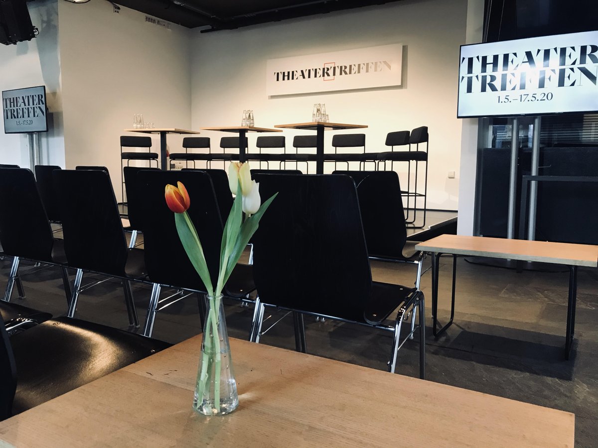 Wir sind startklar für die #theatertreffen-Pressekonferenz um 11 Uhr! Wer nicht vor Ort sein kann: Wir berichten live auf Facebook, Twitter und Instagram! Außerdem filmen wir die Jurystatements und posten sie am Abend auf unserem Blog. Stay tuned for more!