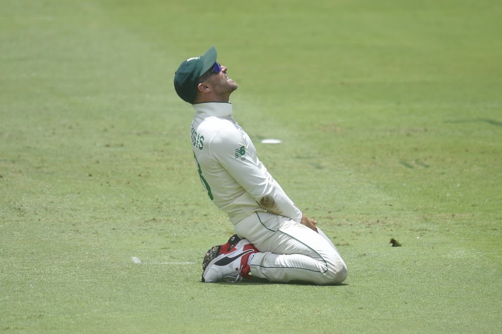 SABreakingNews's tweet photo. Embattled SA captain Faf du Plessis under fire: South Africa suffered further ignominy after they lost the fourth Test and the series to England at the Wanderers on Monday. https://t.co/6QY9a7TDf5 https://t.co/b5jZPiCnmL