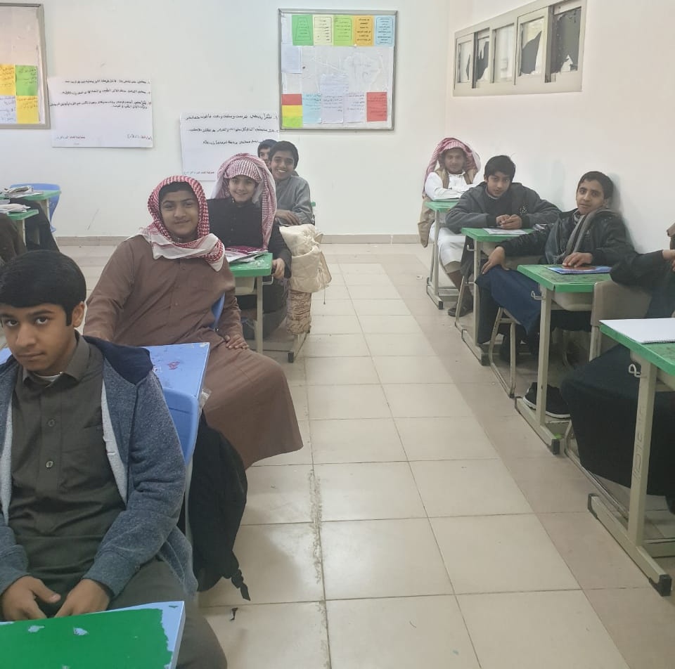 tumair_hospital's tweet photo. أقام مركز الرعاية الصحية الأولية بتمير محاضرة توعوية وتثقيفية عن هشاشة العظام في مدرسة متوسطة صلاح الدين قدمها منسق الصحة المدرسية الأستاذ علي الفيصل 
حيث تم خلال المحاضرة التعرف على اعراض هشاشة العظام وكيفية الوقاية منها
كذلك تم تقديم عرض مرئي تعريفي بهشاشة العظام . https://t.co/wurLTHDMLG