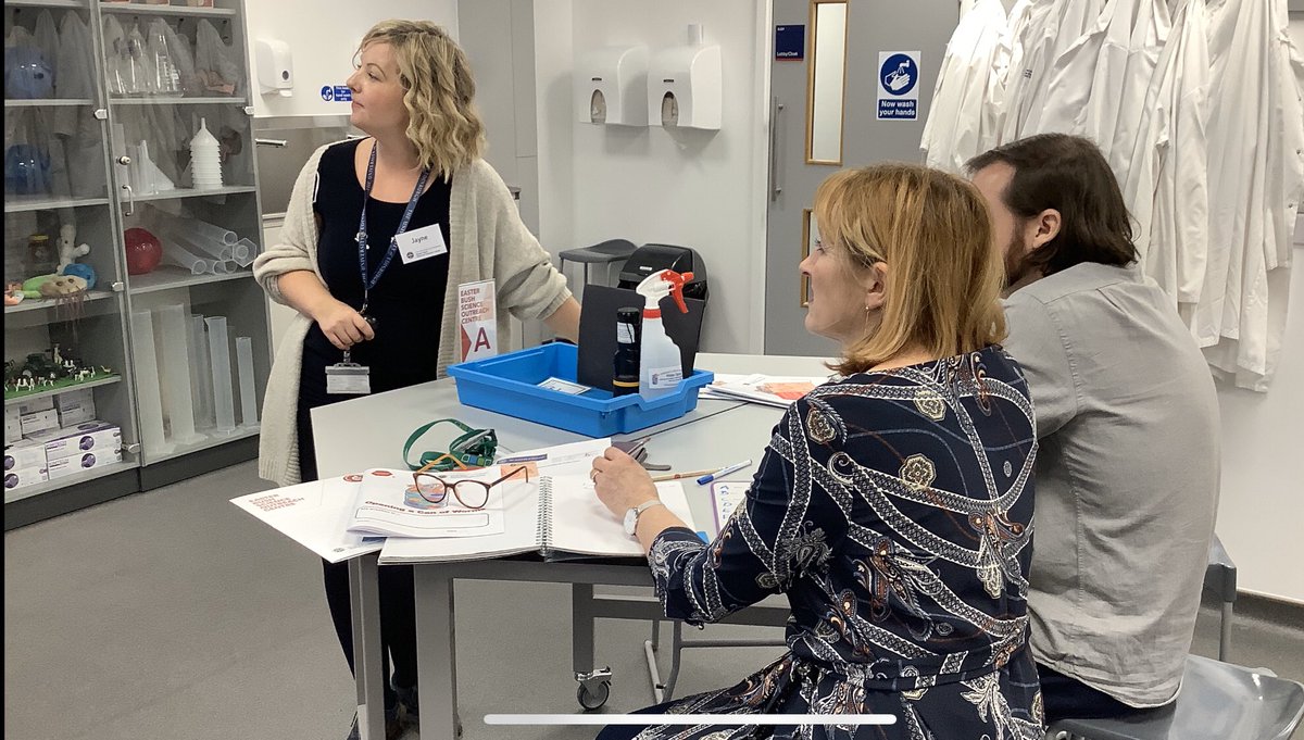 EBSOClab's tweet photo. We welcomed Primary teachers from @WL_STEM to take part in our hands-on CLPL session that focuses on using the scientific method in the classroom and gives access to our toolkit and a free set or resources to take back to school- places available Fri 31 Jan @SpringfieldBonn https://t.co/uJXMtm2EsO