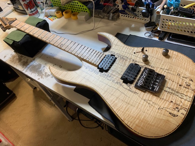 1484nagoya's tweet photo. スポルテッド×バーズアイ、インパクト大な2種類のメイプル材を前面に出したIbanez RG721MSMを買い取らせて頂きました！

どこか禍々しいルックスとは裏腹に、軽量且つノントレモロ仕様の使い勝手良好な1本。ステージ映えも間違いなし👍

まもなく店頭に参戦致します！！

#買取　#ubox  #Ibane https://t.co/FcYtEkx82W