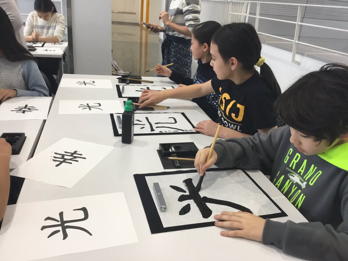 asijJessee's tweet photo. Nice way to end the rainy day by focusing on calligraphy writing peacefully.  #G3JPNClass, #G5JPZnClass, #asijes https://t.co/UKgDZKiQ2L