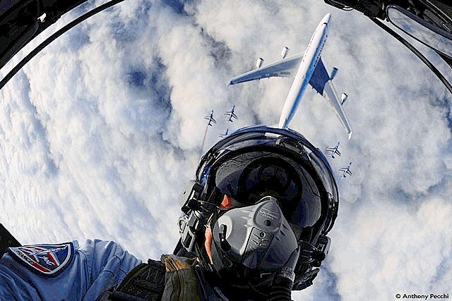 Maucarre's tweet photo. #otd jan 2016 misson #ATHOS747
One of the greatest selfie ever!
By @airbornefilms with @patrouilledefrance and AirFrance #queenoftheskies
I was really lucky to fly her 7 years long!
Don't miss the Video!! https://t.co/3Cjz5ZMNwl https://t.co/nVvLblUtv3