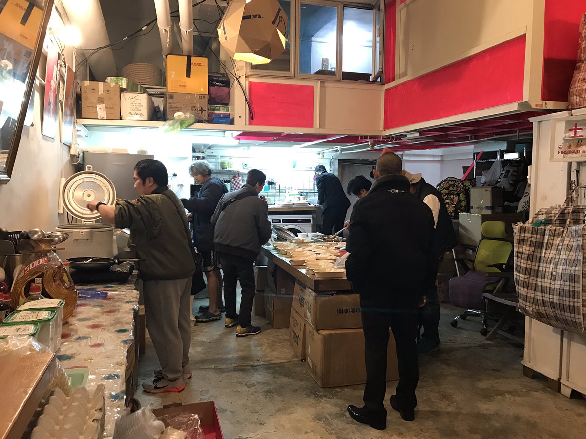 Busy busy at the Guestroom today as our hard-working Community Helpers serve Chinese New Year dinner to more than 50 guests 

❤️

#KindnessMatters #ChineseNewYear