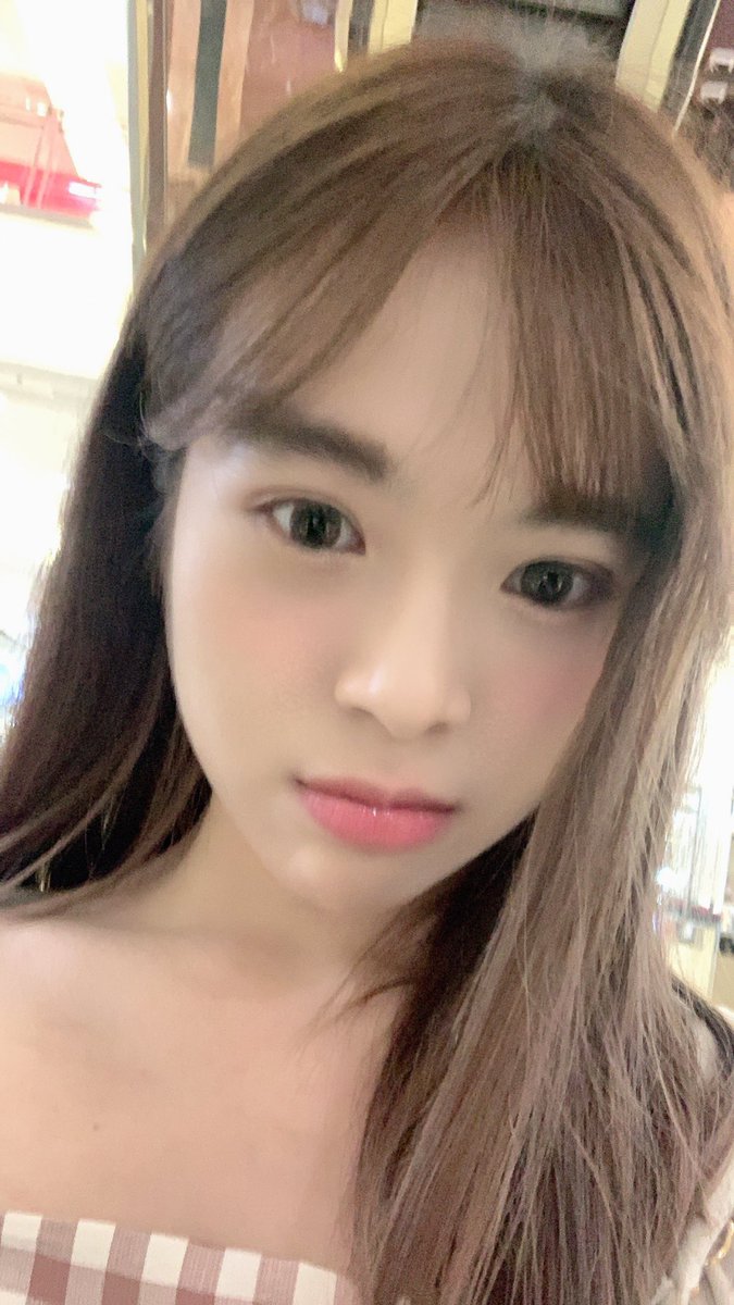 cindyyuvia's tweet photo. left / right? https://t.co/Wy7UjsCZb6