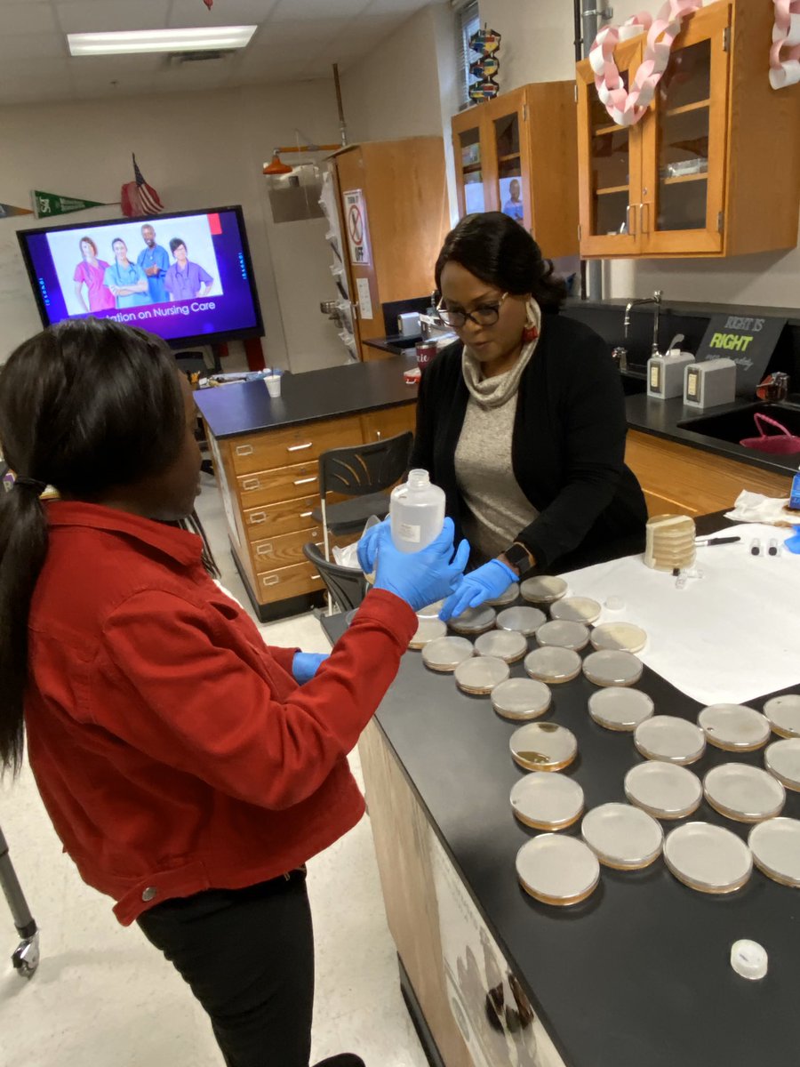AOHS Juniors pouring Agar in preparation for Bacteria Conjugation Lab.