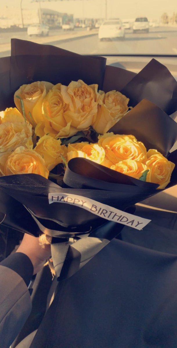 تصحى مع هالصبح وتشوف هالورد بالسياره ومكتوب عليه عيد ميلاد سعيد ومب لك شعور جمييل ❤️
 #صباح_الخيرᅠ