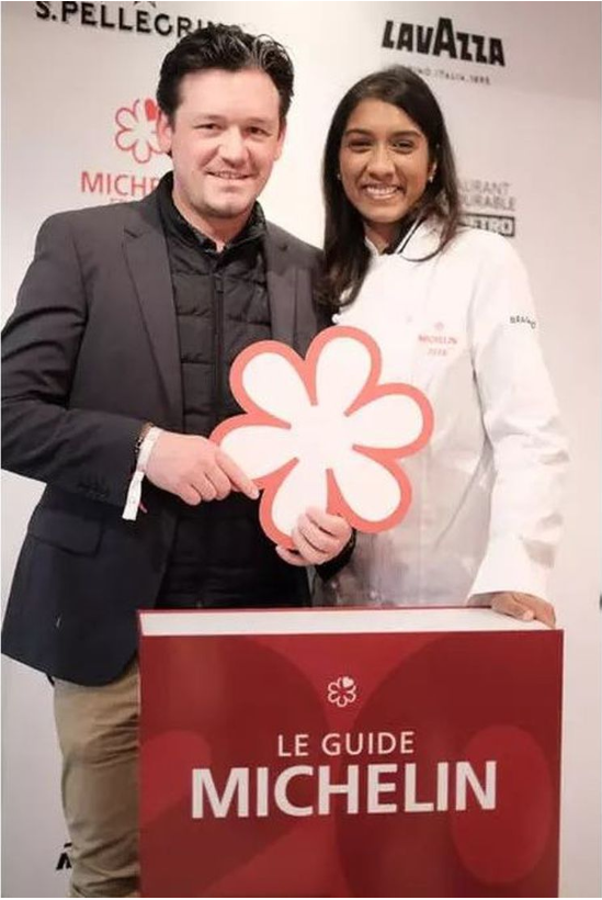 ReunionTourisme's tweet photo. Félicitations à @kellyrangama !

⭐La cheffe réunionnaise du restaurant #LeFaham à Paris décroche sa première étoile au #GuideMichelin !⭐

Une belle distinction pour la jeune femme qui a à cœur de mettre en avant les saveurs de son île.🇷🇪 https://t.co/zkdSxrlhz2