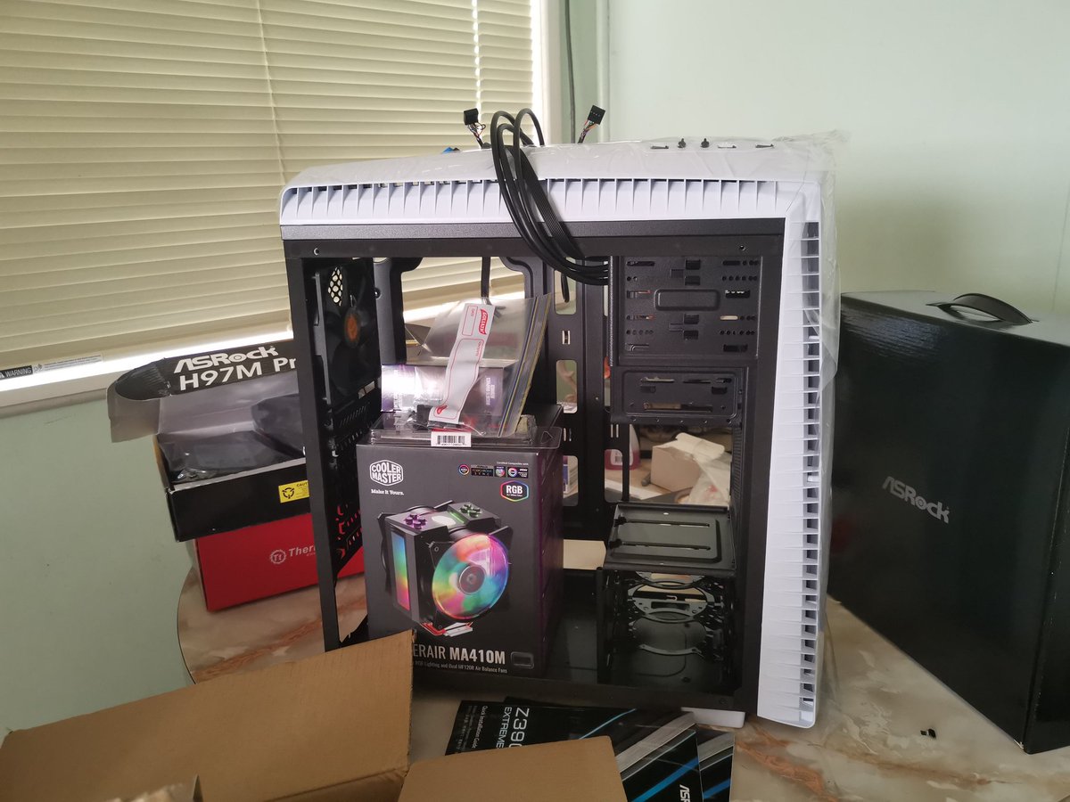 kmn929's tweet image. My project for tomorrow night. Just waiting on one more thing to arrive (should be here tomorrow). #gamingpc #girlgamer #workpc
