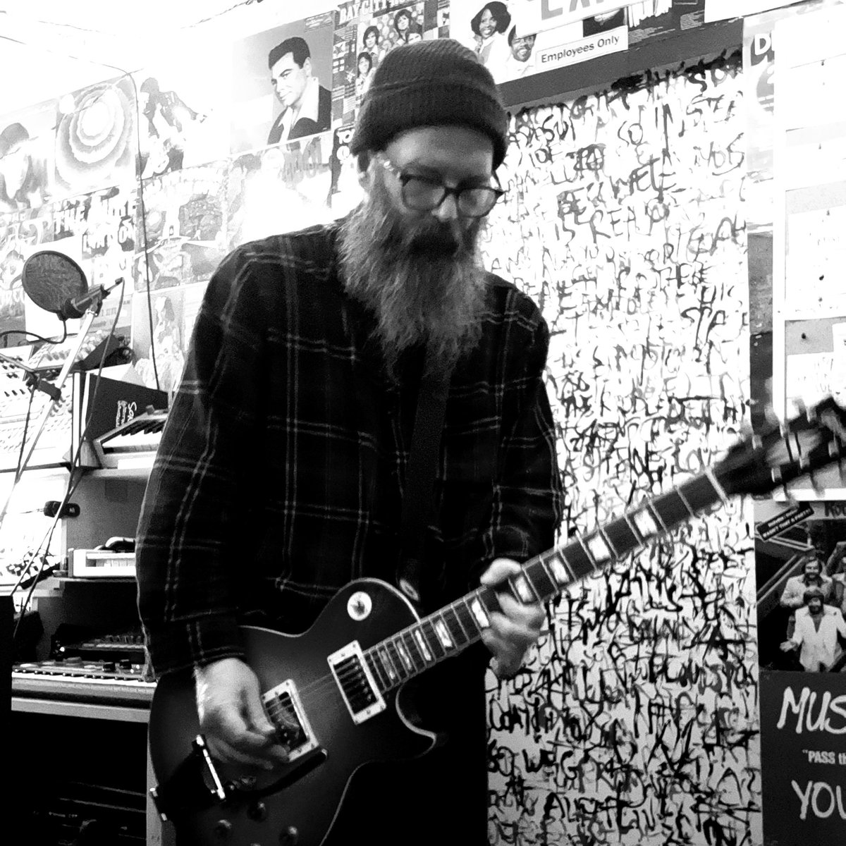 scalesofangels's tweet photo. spacey and ambient?
psychedelic and out there?
violent blues?
all three?

only I know.
for now.

#chya
#newmusic
#comingsoon 
#mylifeasaguitarplayer https://t.co/94lVH8w4OM