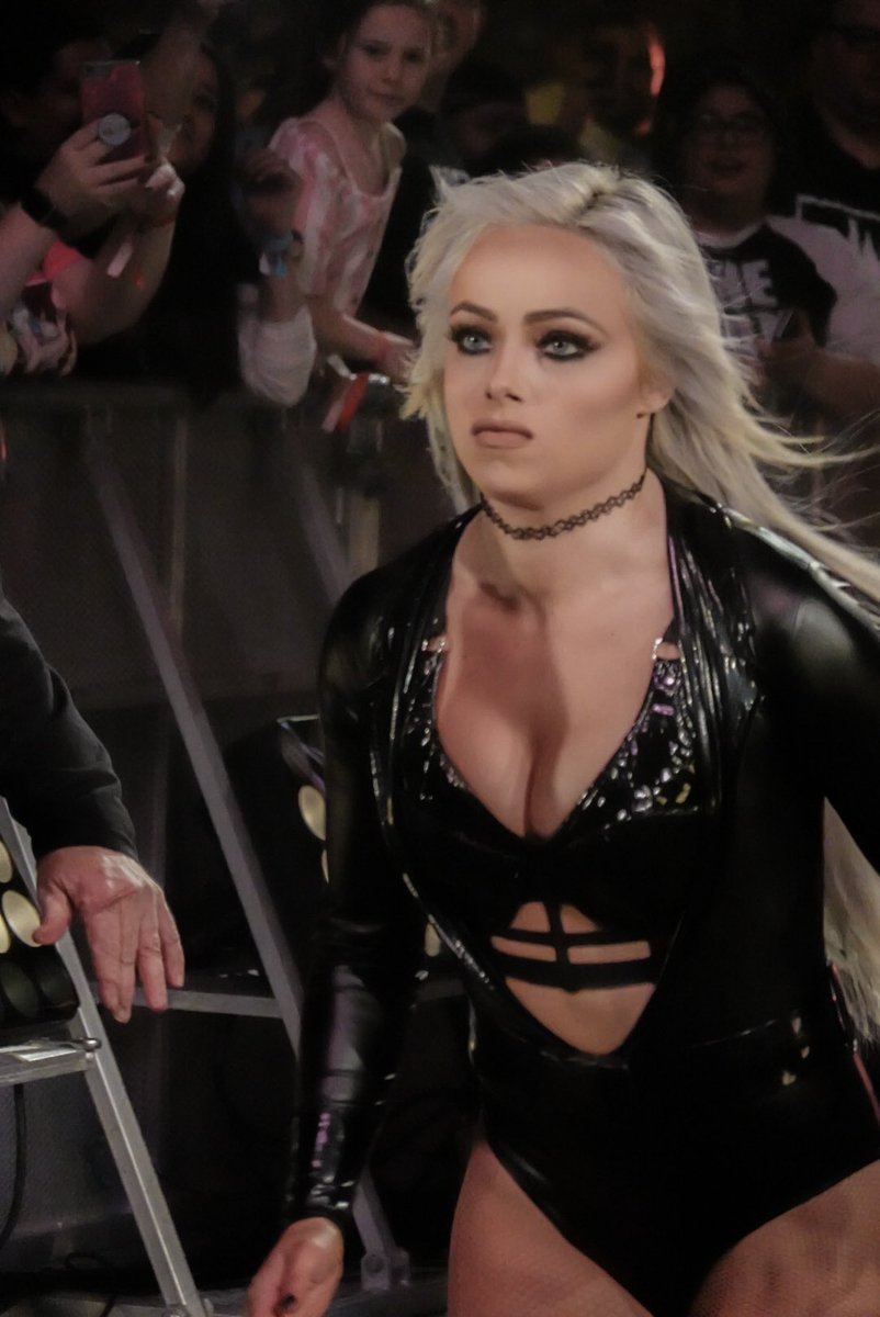 DivasBoobies's tweet photo. I was in shock when I saw her! @YaOnlyLivvOnce 😍 #RoyalRumble 

Follow us: @LasMilEmociones 

https://t.co/zlR7fLZcyP https://t.co/uYoXqloMmU