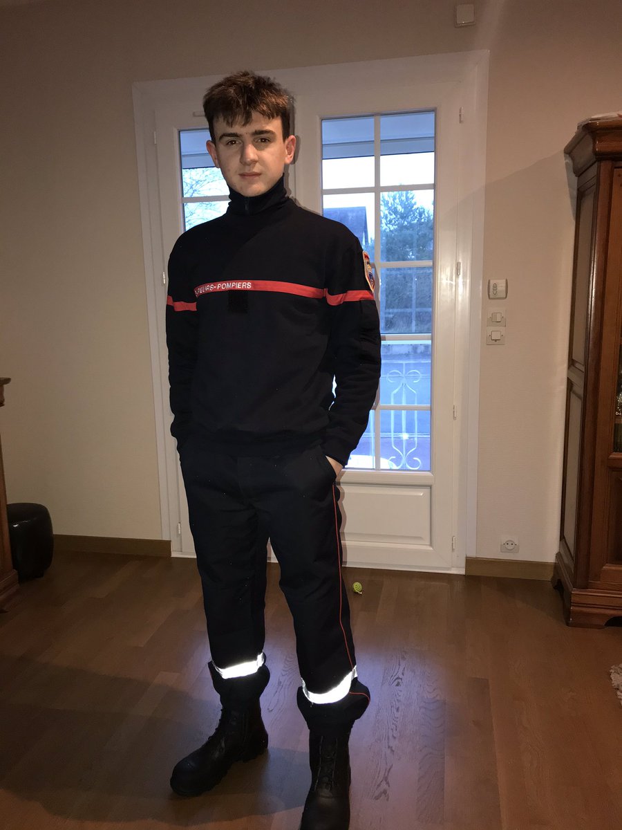 cassier_anthony's tweet photo. Mes tenues de pompier ils ont grrv belle 😍 https://t.co/34CZggFXjQ