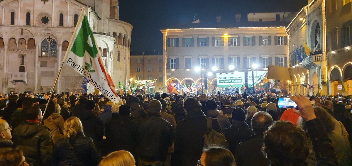 elficpath's tweet image. Ieri sera ho festeggiato così il presente, con la nostra #liberazione, il passato, con la #giornatadellamemoria, e il futuro, con un programma di welfare, ambiente e sanità che garantirà a mia figlia una vita qui in #EmiliaRomagna. 
@sbonaccini #modena