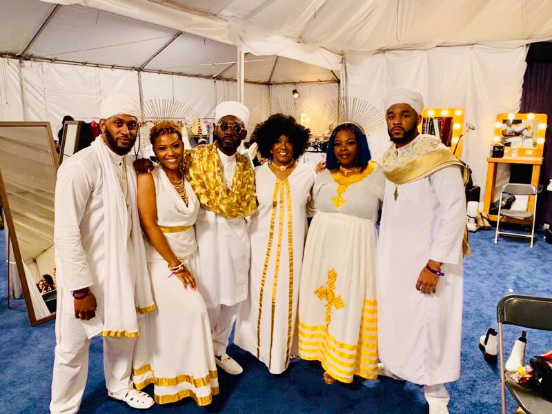 EricaloftonYS's tweet photo. My cousin @BMusique performed at #thegrammys last night during #nipsyhussel tribute with @johnlegend #kanyewest and other #amazingartists Congratulations family #weseeyou 🤩💕✊🏾🤴🏾 https://t.co/F7JiMBSeST