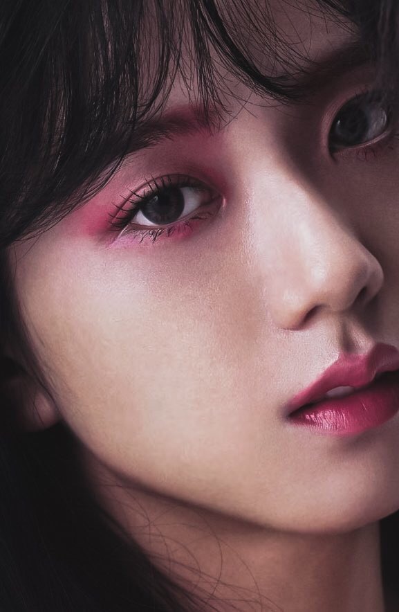 jisooseries's tweet photo. a whole serve https://t.co/qtdPIc9Hrx