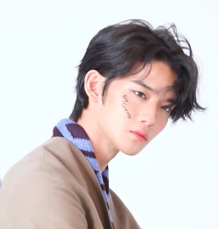 Babyboo_0510's tweet photo. Damn handsome 🔥 #배진영 https://t.co/rbxRscadA2