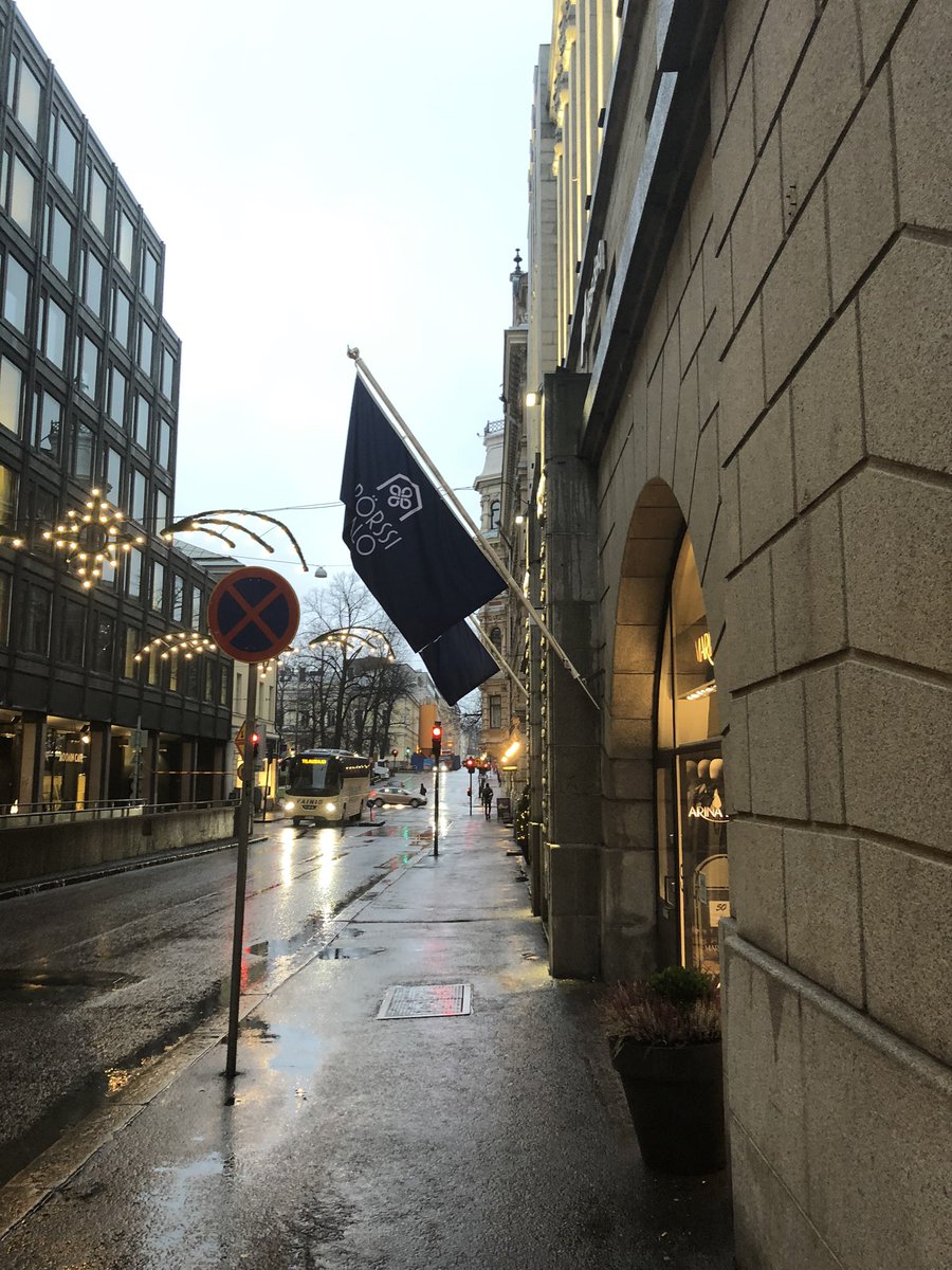 zijoittaja's tweet image. Ei mitään hirveetä ruuhkaa täällä Pörssin eteisessä...#bilot