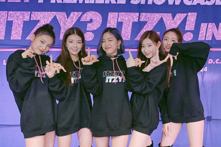 soompi's tweet photo. EXCLUSIVE: #ITZY Is Ready To Fly High As They Wrap Up 1st U.S. Tour #ITZYinUSA #ITZYinNYC https://t.co/L9kM6U5pqm https://t.co/2WsCpaUQ6P