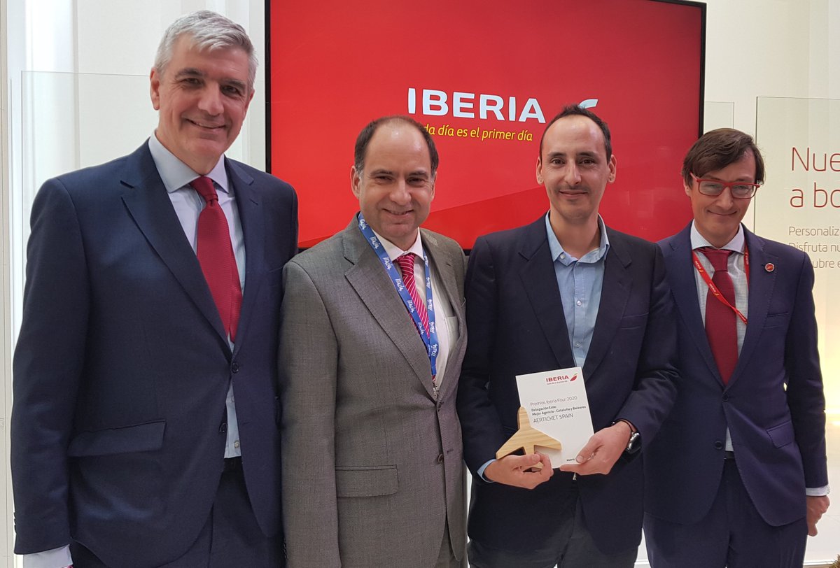 AERTICKET's tweet photo. Estamos muy contentos de haber sido premiados por @Iberia como "Mejor Agencia en Cataluña y Baleares". Jose Oliver ha recibido el reconocimiento en #Fitur de manos de Santiago Escuder, Pablo Frias y Guillermo Gonzalez. ¡Gracias por confiar en nosotros! https://t.co/SuA3UEPbSR https://t.co/bNvfayVH0C
