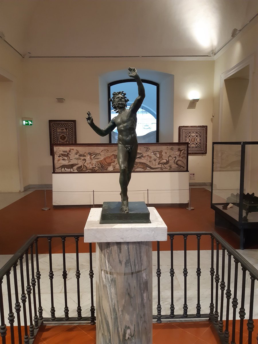 Goncalves_D_v's tweet photo. Ah le musée de Naples #nappli https://t.co/jYH3AFAMd1
