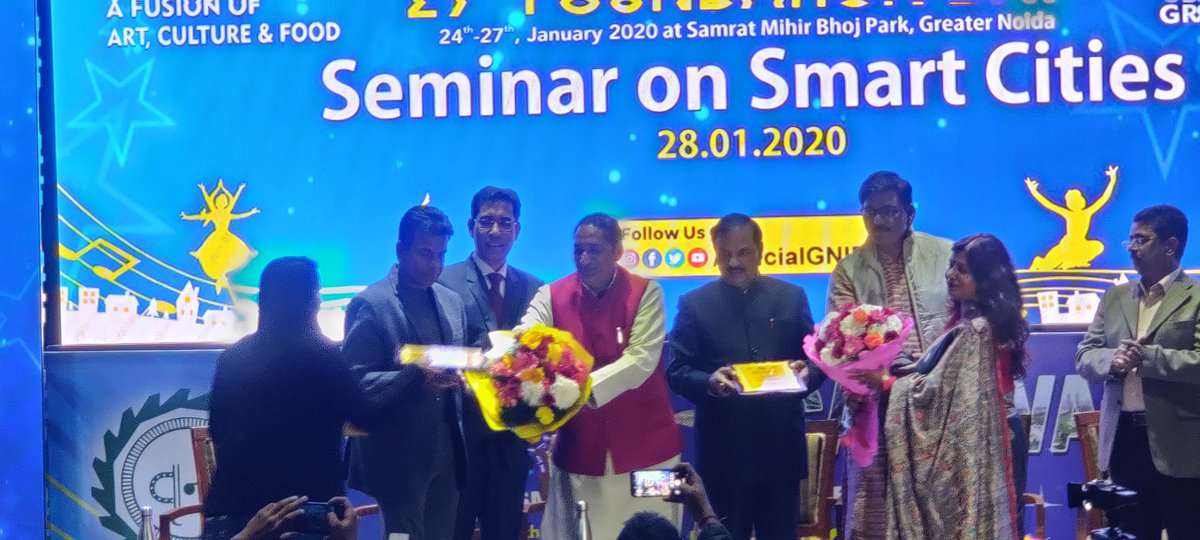 OfficialGNIDA's tweet photo. Dr. Deepti Trivedi from #T-series is honored by the respected Chief guests for her contribution in making the #winter #carnival a successful event.

#29thFoundationDay #GNIDA #GreaterNoida  #2020 https://t.co/xxaRd7hu9K