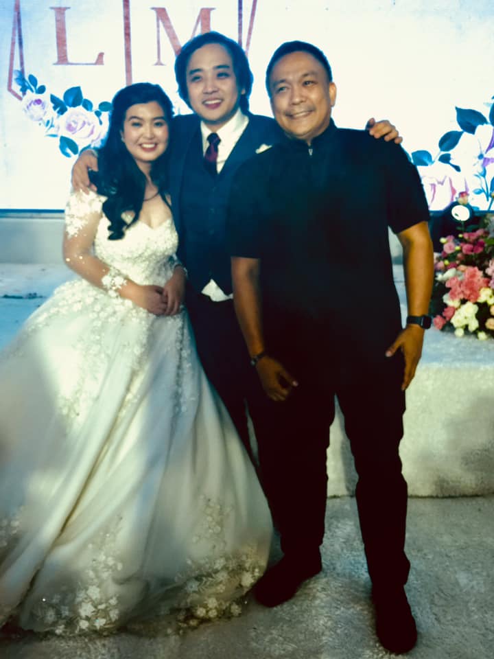 MovePH's tweet photo. 💞UNSTOPPABLE LOVE💞

Life is about calculated risks. Even when the Taal Volcano was under Alert Level 4, this couple decided to push through with their wedding at Caleruega Church in Nasugbu, Batangas. Photos from Martin Aguda Jr #TaalEruption2020 https://t.co/MwIXc6Fj8g