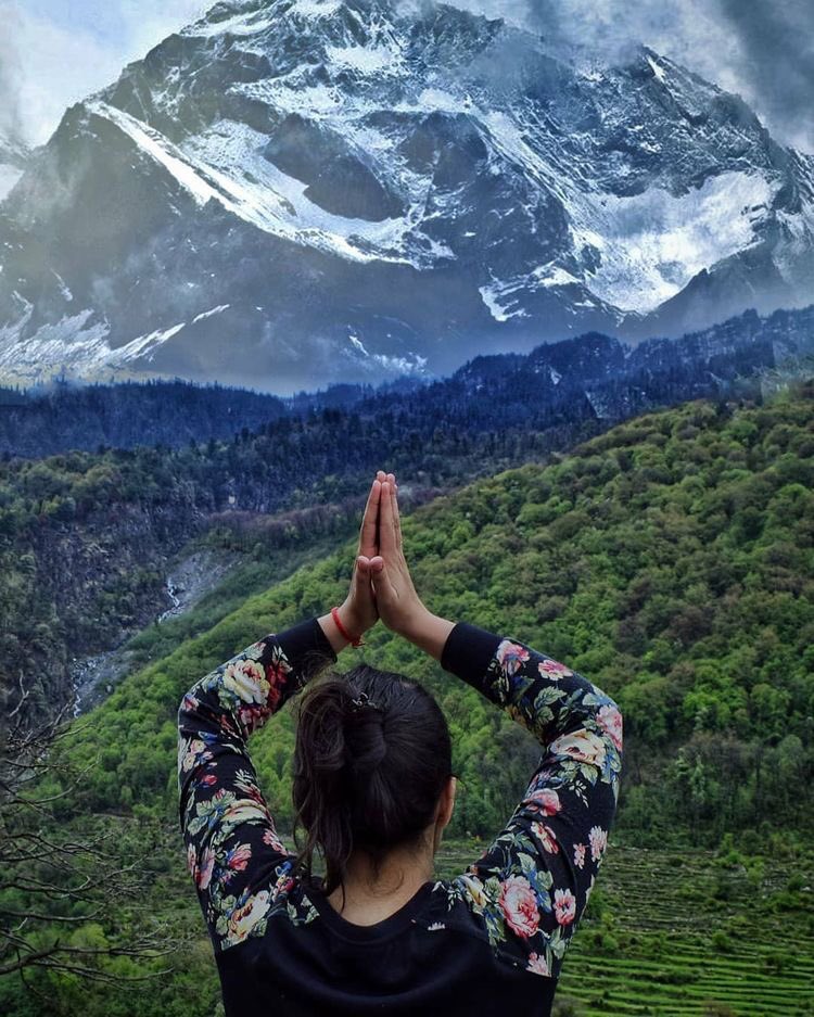 ओम् पर्वत जिसे आदि कैलाश के नाम से जाना जाता है, उतराखंड में स्थित है । माना जाता है कि इस जगह भी भगवान शिव का अस्तित्व रहा होगा। हिंदू मान्यताओं के अनुसार हिमालय में कुल 8 जगह ओम की आकृति बनती है, लेकिन अभी तक सिर्फ इसी स्थान की खोज हुई है।