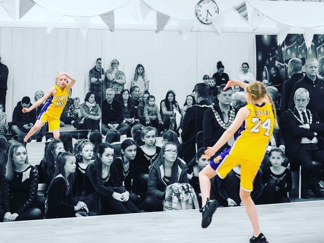 R.I.P to the greatest player and father ever and his beautiful daughter my prayers are with your family 😭<a href="/kobebryant/">Kobe Bryant</a>