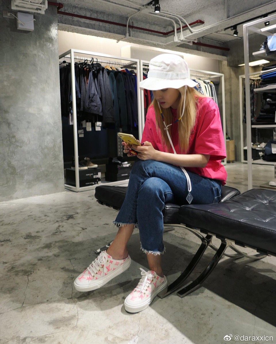 🌴 on X: Sandara's kicks 👟 #SandaraPark is wearing a Louis