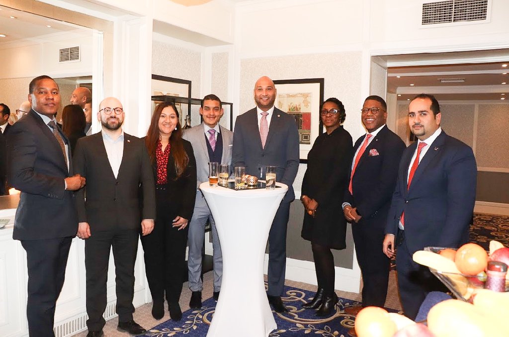 london_yd's tweet photo. More from our Gin &amp; Bear It Networking Reception! Thank you @sjctaj &amp; IDS for sponsoring our event! https://t.co/QnzZeBsGuA