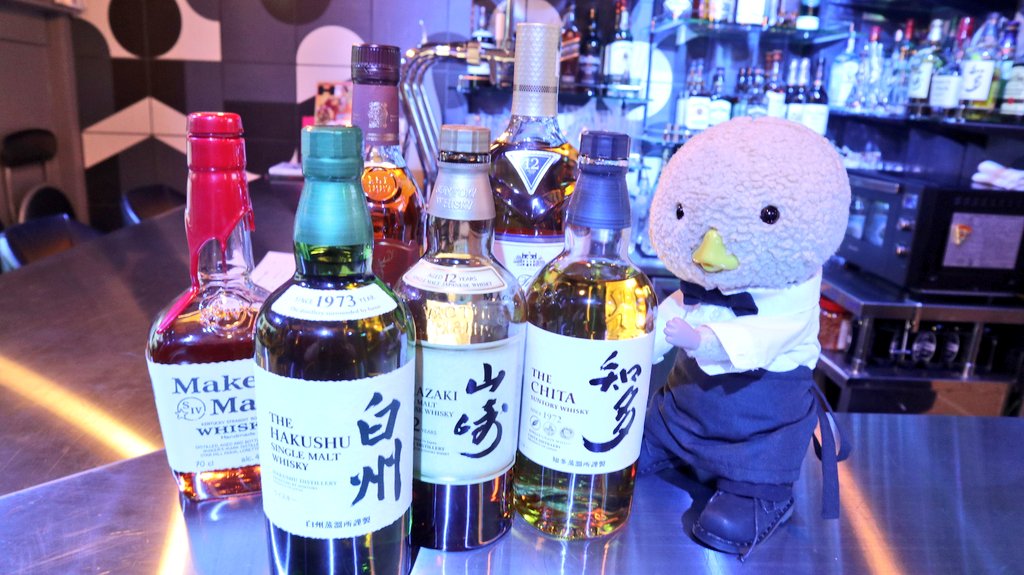 新橋 Bar Repli バーレプリ 本日はサントリー さんのbar Naviというサイトに載せるためのお店の写真撮影がありました ぬいぐるくんはサントリーさんのお酒のセッティングをお手伝いしました 掲載されたらまたお知らせします 本日も営業中です よろしく