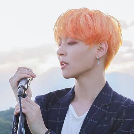 yaiamdebby's tweet photo. Anyways, is it just me? But, I think that Han Jun Seo's character looks similar to Kim Woosung of 'The Rose' Maybe it's because of the mole below his eye. 🤔
#HaJunSeo #UnripenedExpression #KoreanManhwa #KimWoosung #TheRose🌹 https://t.co/XOnhyRkRwO