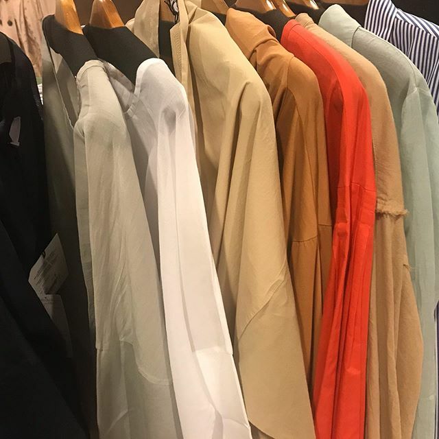 portbelow's tweet photo. ここ山陰も明後日辺りから寒い日が数日続くようですが…お店の中はすっかり春らしくなってきましたよ。
松江・米子両店で、皆様のご来店お待ちしてますね〜💕 #port below  #松江　#米子　#セレクトショップ  #ファッション　#寒いけどもう春物いっぱい　#ポートベロー https://t.co/kfNH43culE https://t.co/cuFSdefa3b