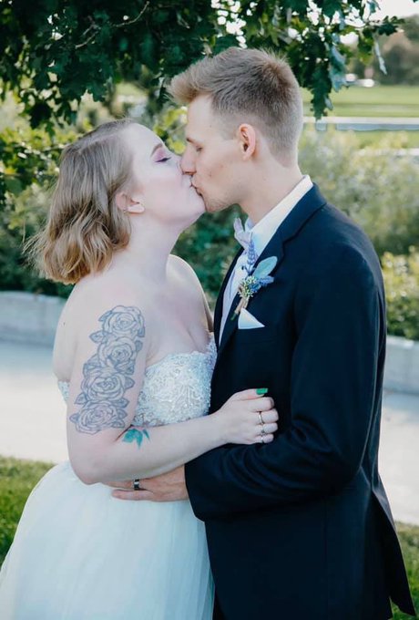 My youngest daughter&rsquo;s wedding photo from last year 💙 https://t.co/TCgSRc7zC2