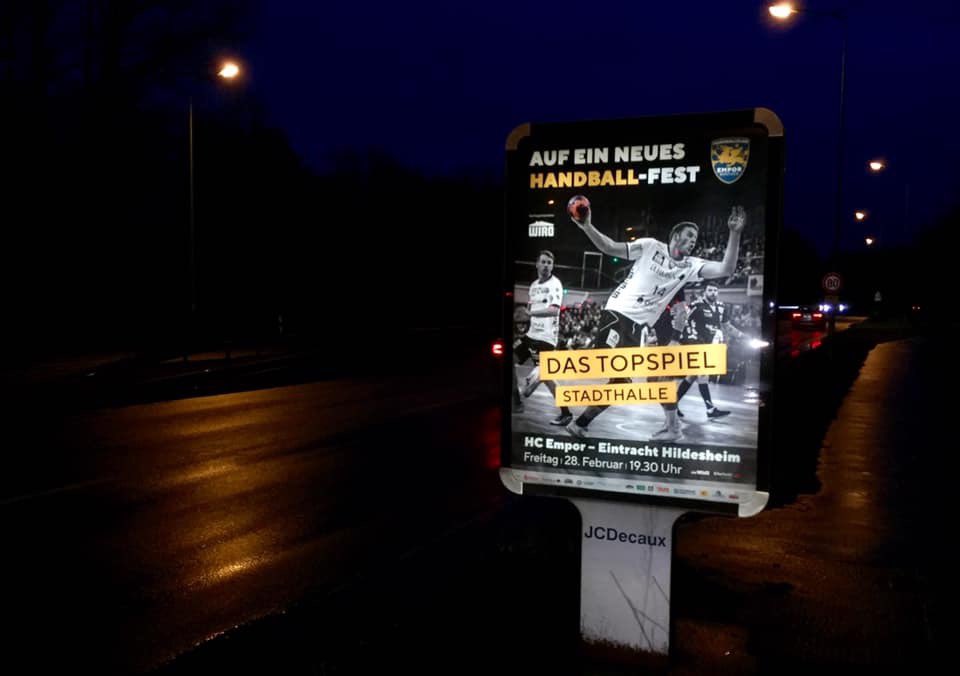 In ganz Rostock: Sichtbare Vorfreude auf das nächste Handball-Fest.
HC Empor gegen Eintracht Hildesheim am 28. Februar um 19.30 Uhr in der StadtHalle Rostock. 
Dank an WIRO Wohnen in Rostock Wohnungsgesellschaft, WallDecaux und Ellerhold Druck.