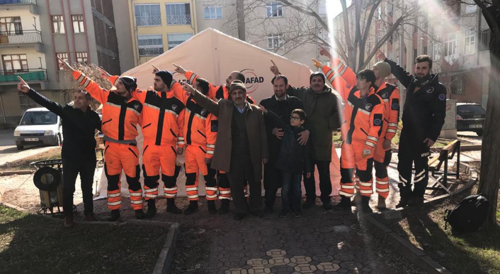 universitemdpu's tweet photo. DPÜ AKUK Elazığ’da
https://t.co/zC0Tv874U0
#dpü #kütahya #akuk #elazığ #deprem #dumlupınarüniversitesi #universitemdpu #kutahya https://t.co/gWUpYLh0Jz