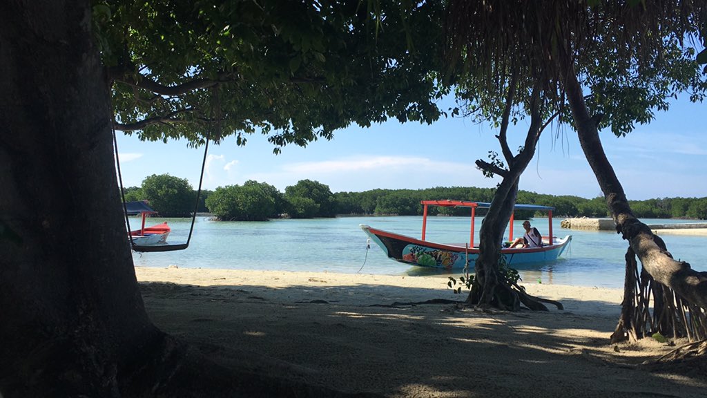 Hah akhirnya bersanda gurau dengan pasir dan air payau 🤙