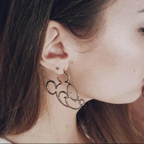 So good I had to share! Check out all the items I'm loving on @Poshmarkapp #poshmark #fashion #style<a href="/tag/fashion"class="tags"><span>#fashion</span></a><a href="/tag/shopmycloset"class="tags"><span>#shopmycloset</span></a><a href="/tag/disney"class="tags"><span>#disney</span></a><a href="/tag/style"class="tags"><span>#style</span></a><a href="/tag/fergie"class="tags"><span>#fergie</span></a>