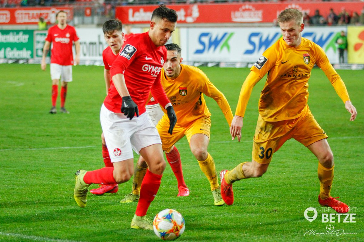 TreffpunktBetze's tweet photo. Der Ball hätte nur einmal über die Torlinie rutschen müssen, es hätte zu einem knappen Heimsieg gereicht. So mussten der #FCK bei Fritz-Walter-Wetter ein torloses Remis hinnehmen. #Betze
Unsere Spieltagsbilder 📸 vom gestrigen ⚽️ #FCKSGA findet ihr hier: https://t.co/qds2C0U4Xc https://t.co/HQ9RsNUMty